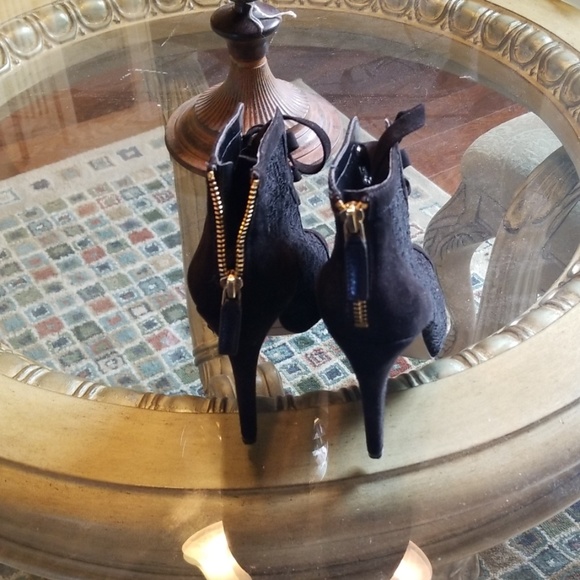 Black lace peep toe booties - Picture 3 of 4